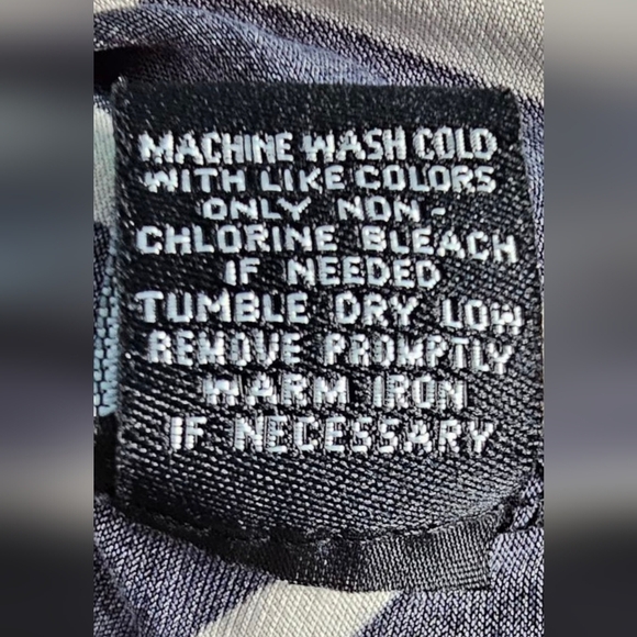 Donna Morgan - Black and Cream Chevon Patterned Midi Dress 3/4 Long Sleeve Tie​ - Picture 7 of 9